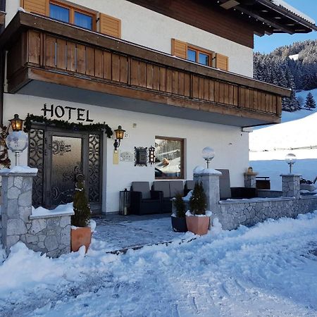 Hotel Silvesterhof Dobbiaco Exterior foto