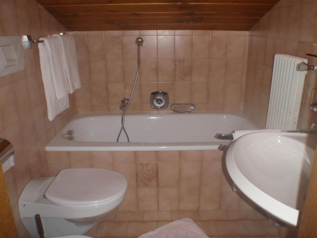 Hotel Silvesterhof Dobbiaco Habitación foto