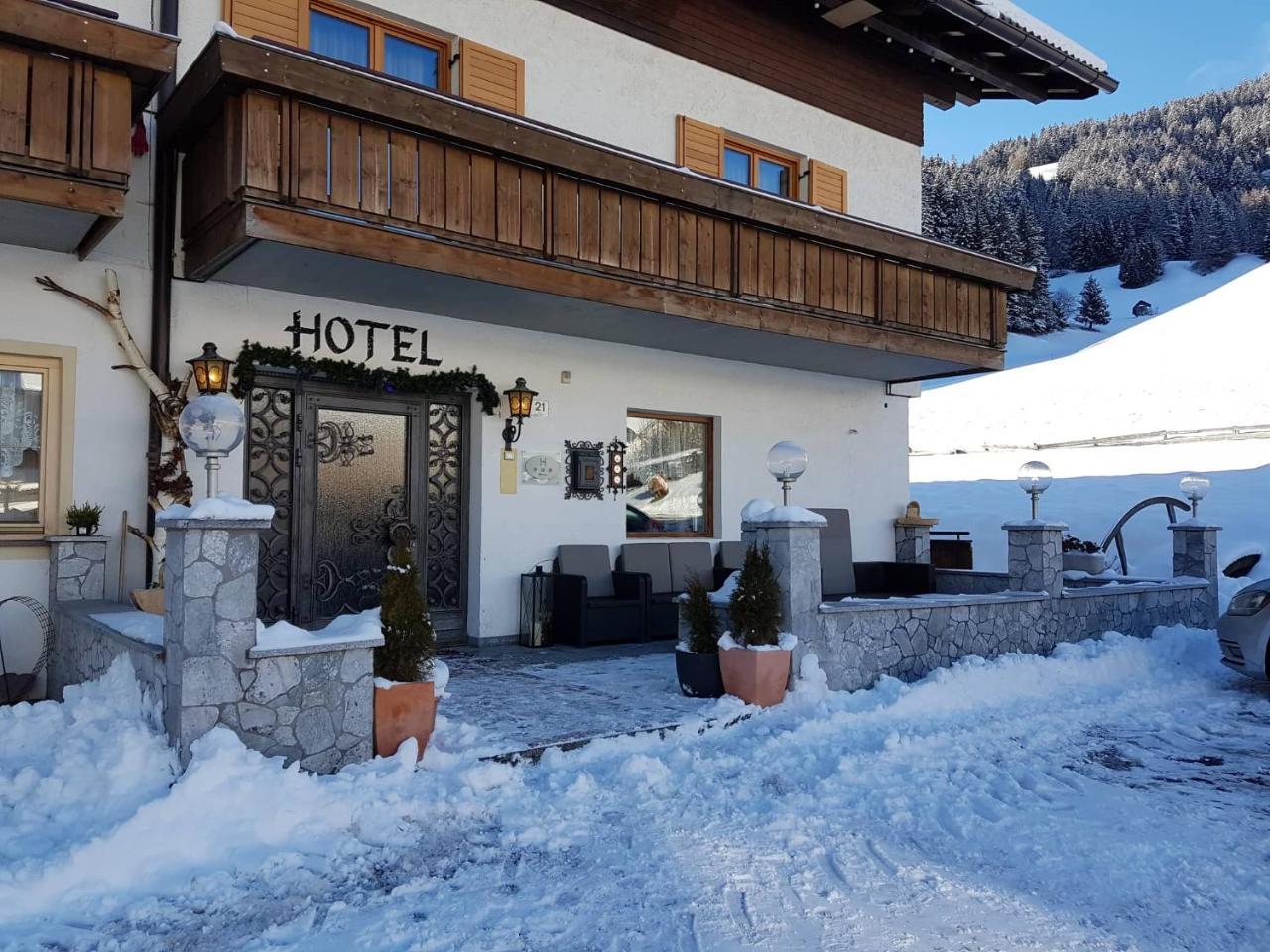 Hotel Silvesterhof Dobbiaco Exterior foto